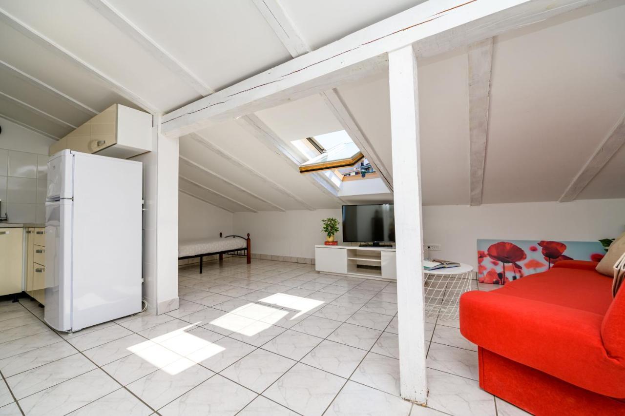 House Rosa Apartment มาลีโลชินจ์ ภายนอก รูปภาพ
